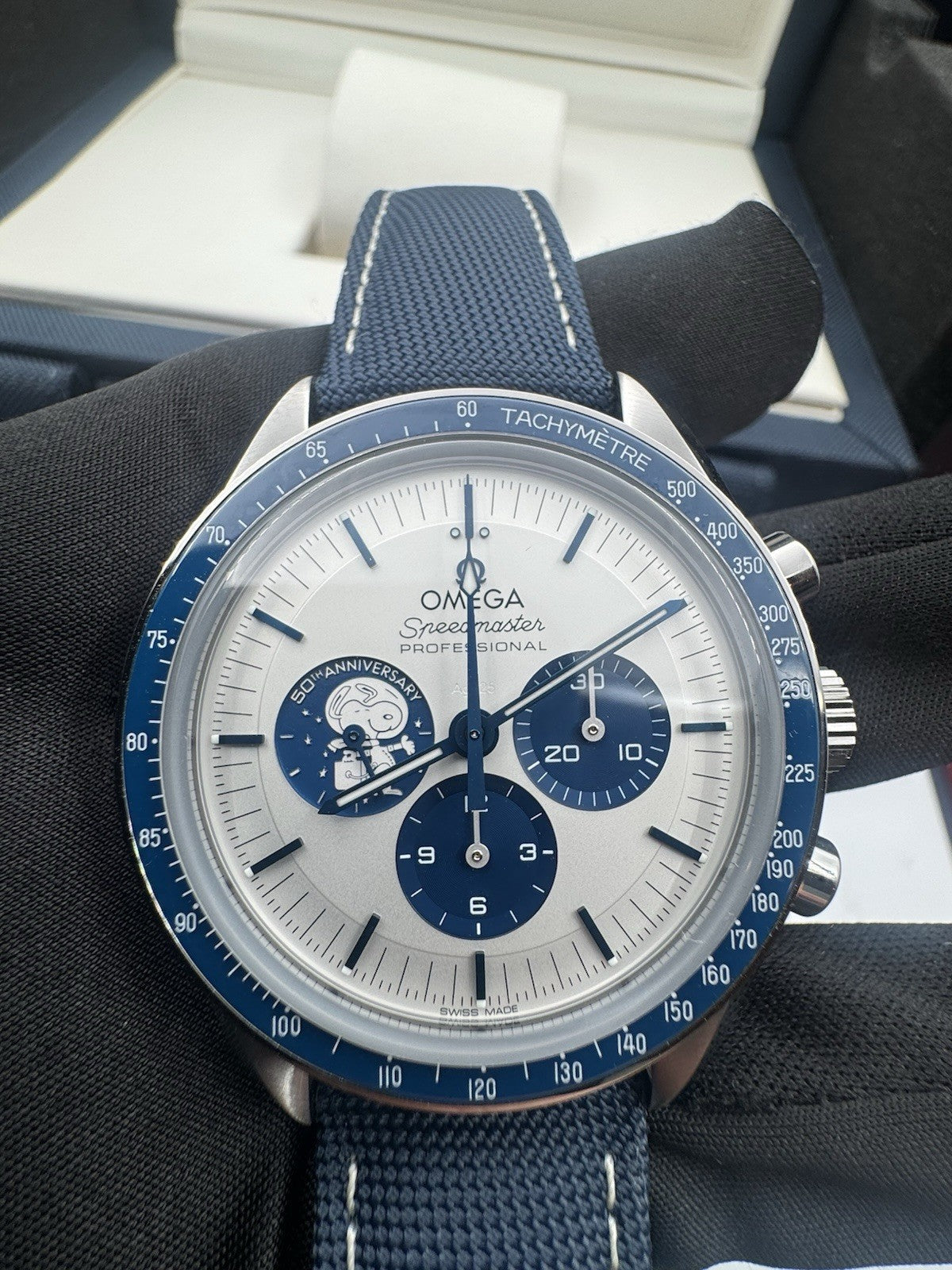 Omega Speedmaster Silver Snoopy Award, Unworn