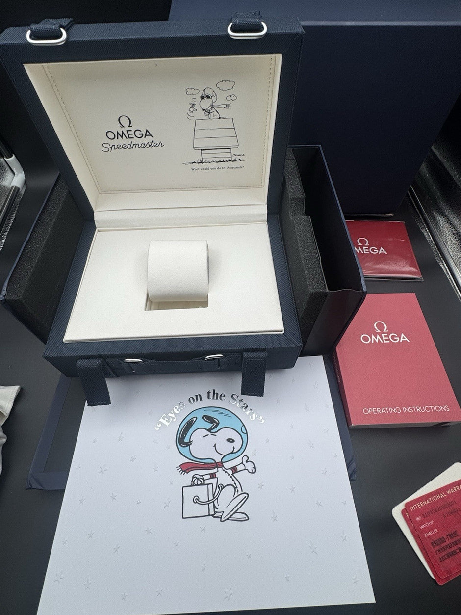 Omega Speedmaster Silver Snoopy Award, Unworn