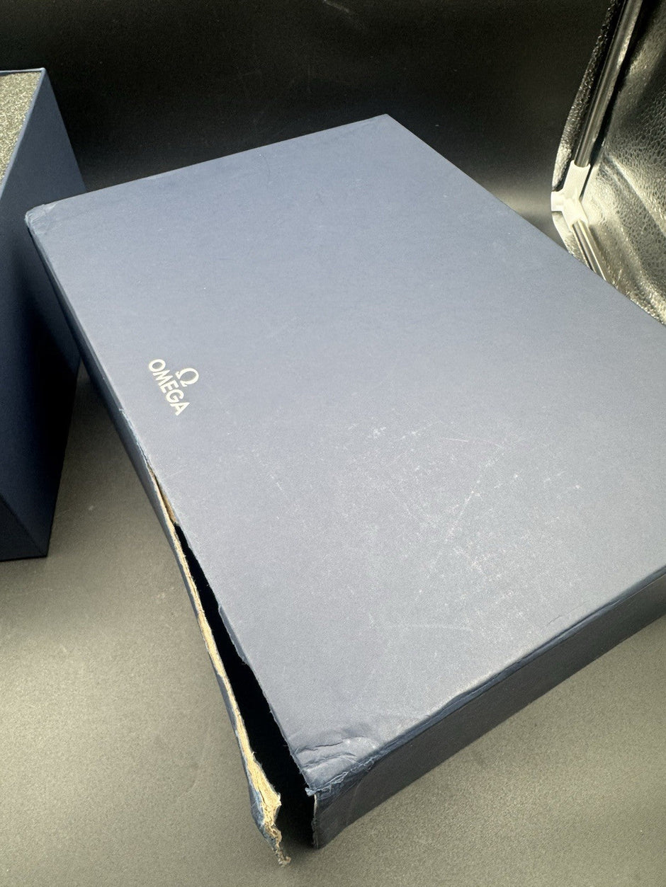 Omega Speedmaster Silver Snoopy Award, Unworn