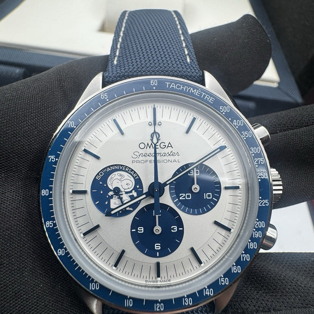Omega Speedmaster Silver Snoopy Award, Unworn