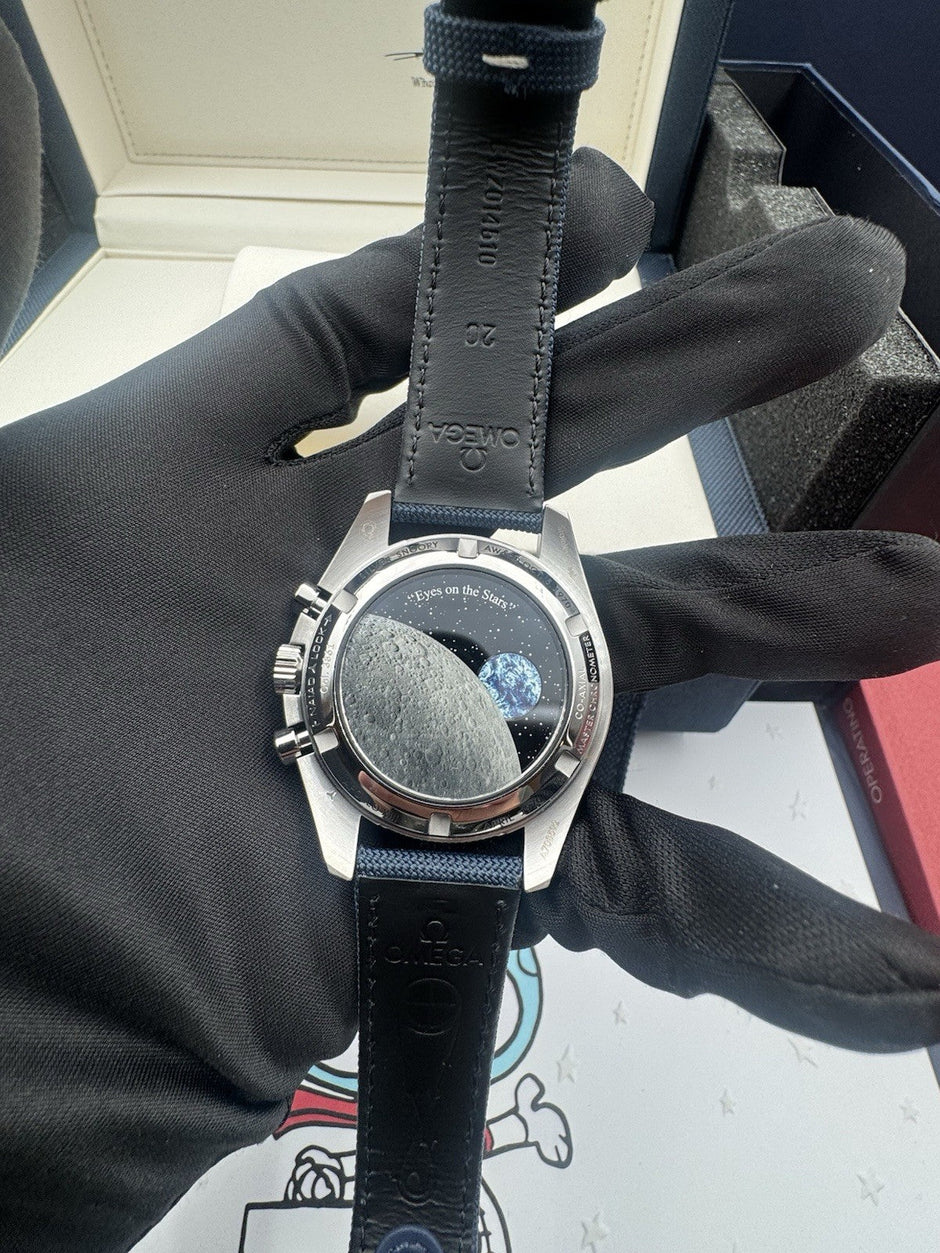 Omega Speedmaster Silver Snoopy Award, Unworn