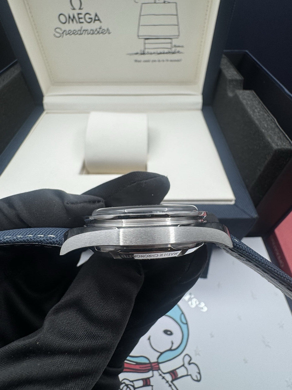 Omega Speedmaster Silver Snoopy Award, Unworn