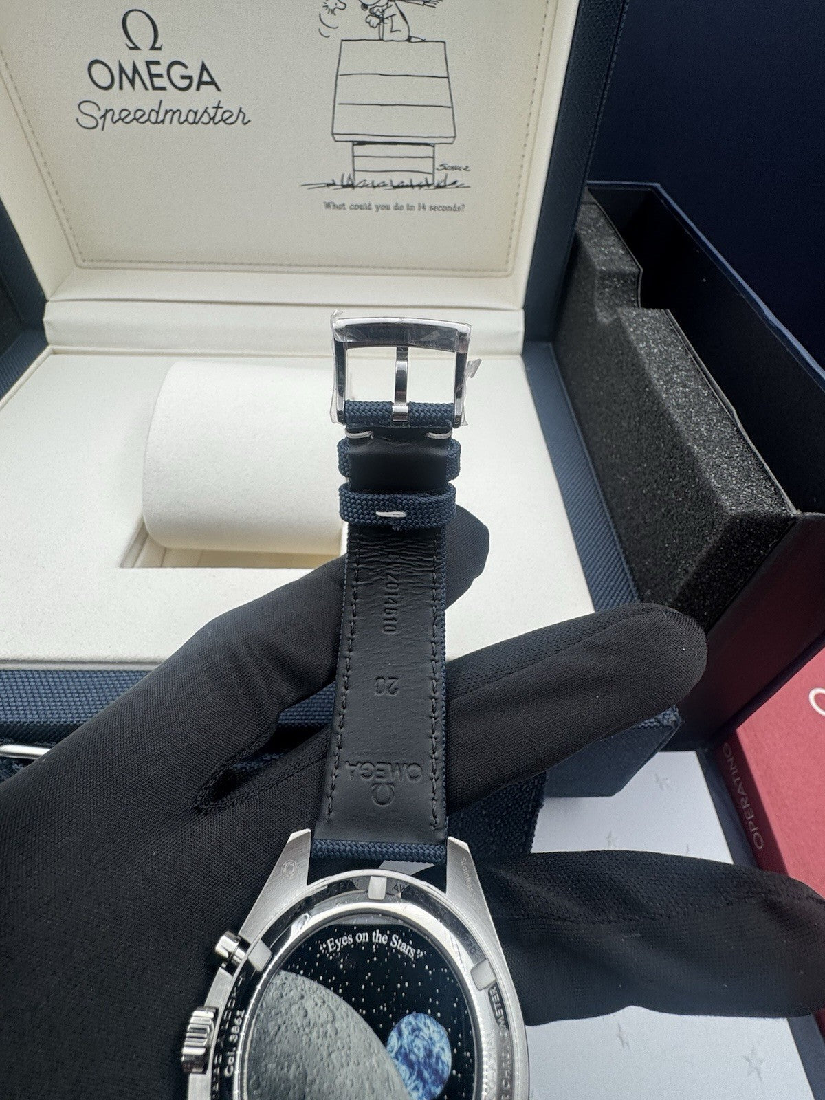 Omega Speedmaster Silver Snoopy Award, Unworn