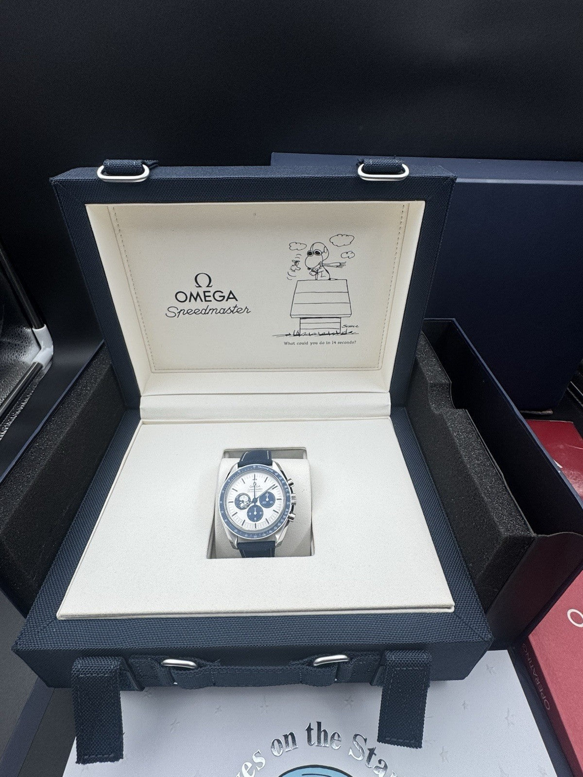 Omega Speedmaster Silver Snoopy Award, Unworn