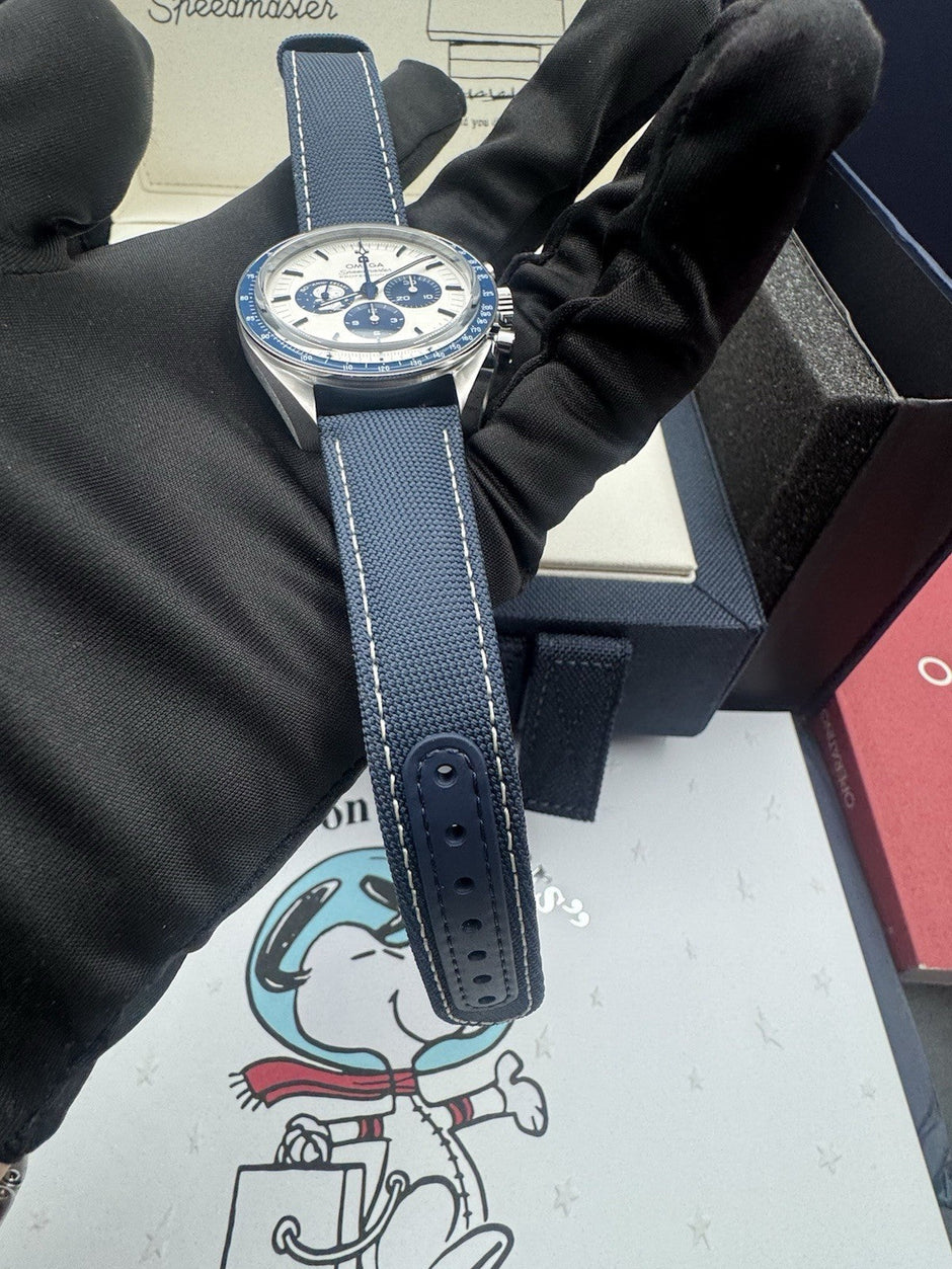 Omega Speedmaster Silver Snoopy Award, Unworn
